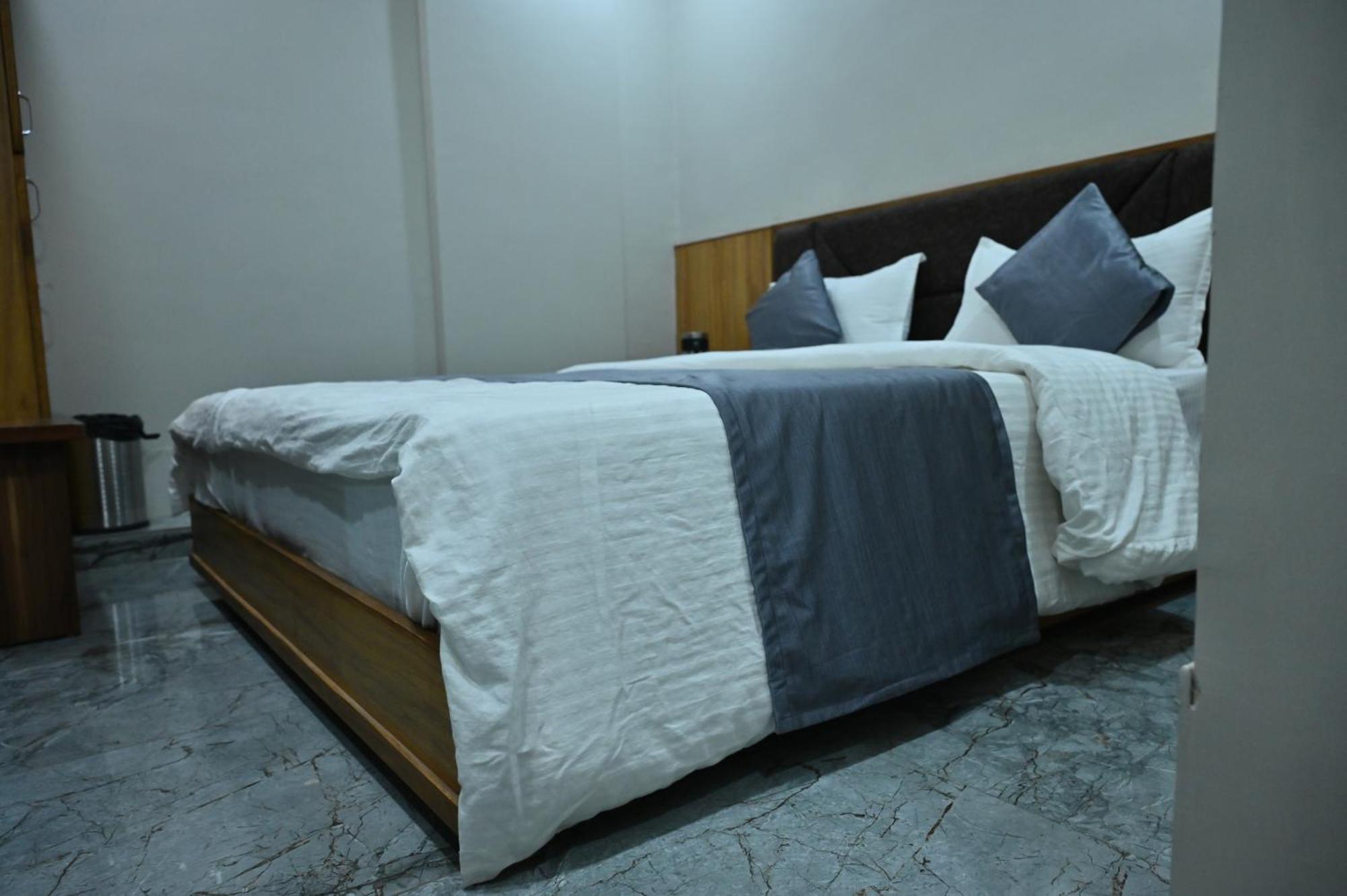 Hotel Sury Villa Ahmedabad Exterior foto